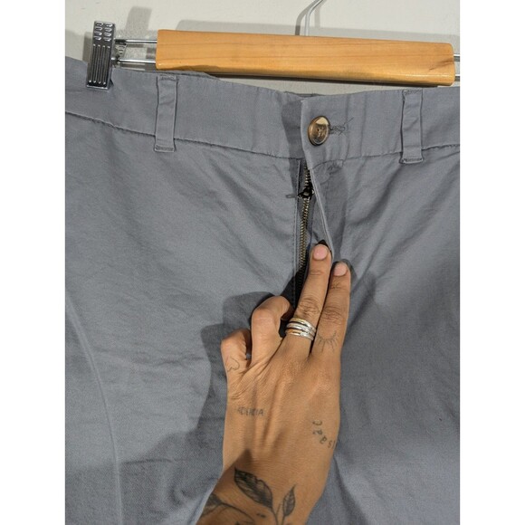 Old Navy Womens Grey Everyday Mid Rise Chino Shorts Sz 16 Casual Preppy Mature - Picture 6 of 8